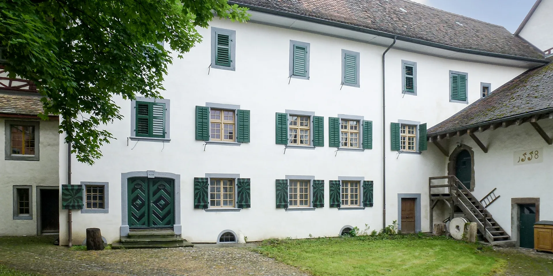 Oberhof Neunkirch Westfassade Innenhof